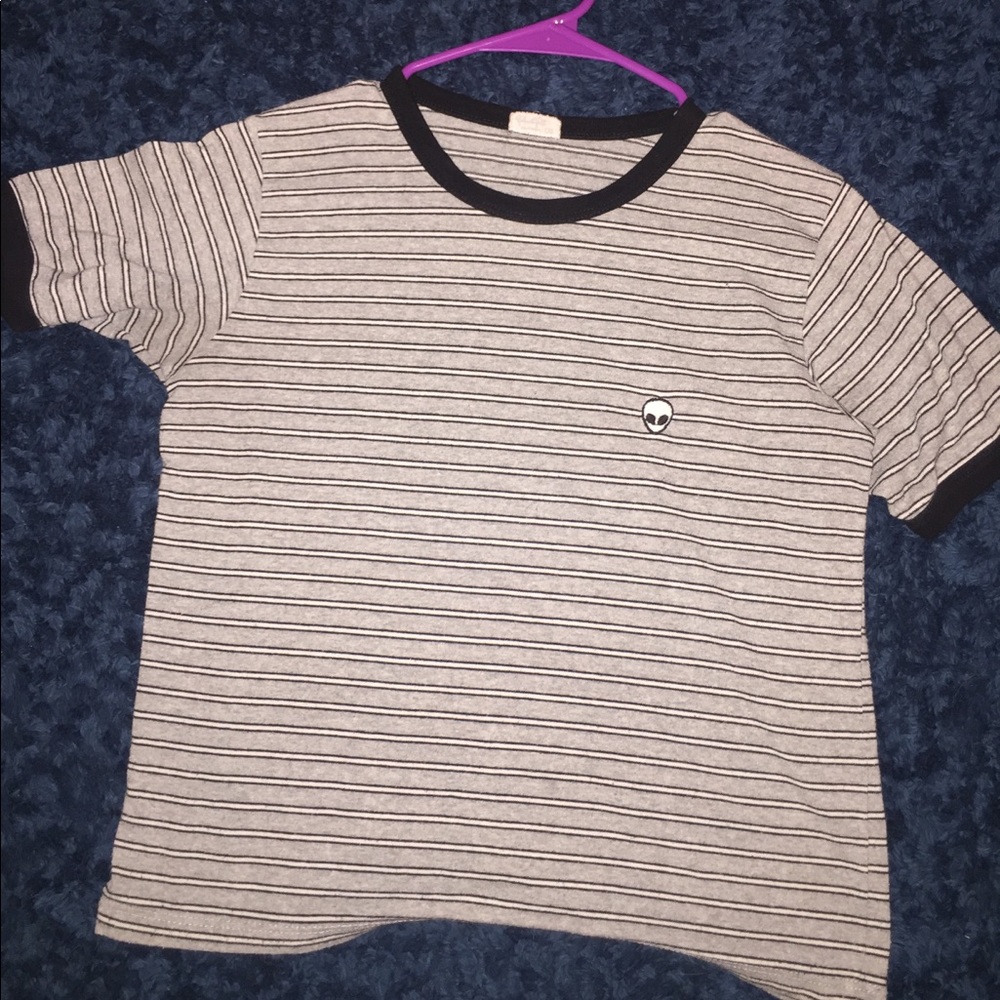 stripped alien tee